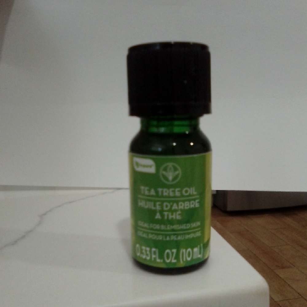 Tea Tree Oil 10ml Bottle with Green Label